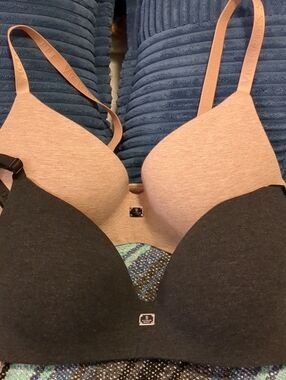 🍒Set Of Victoria's Secret Nude & Navy Wireless T-Shirt Bra Set